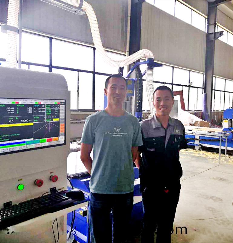 山(shan)東威?？蛻?hù)(hu)訂(ding)購(gou)1325直(zhi)排換刀加(jia)工中(zhong)心(xin)