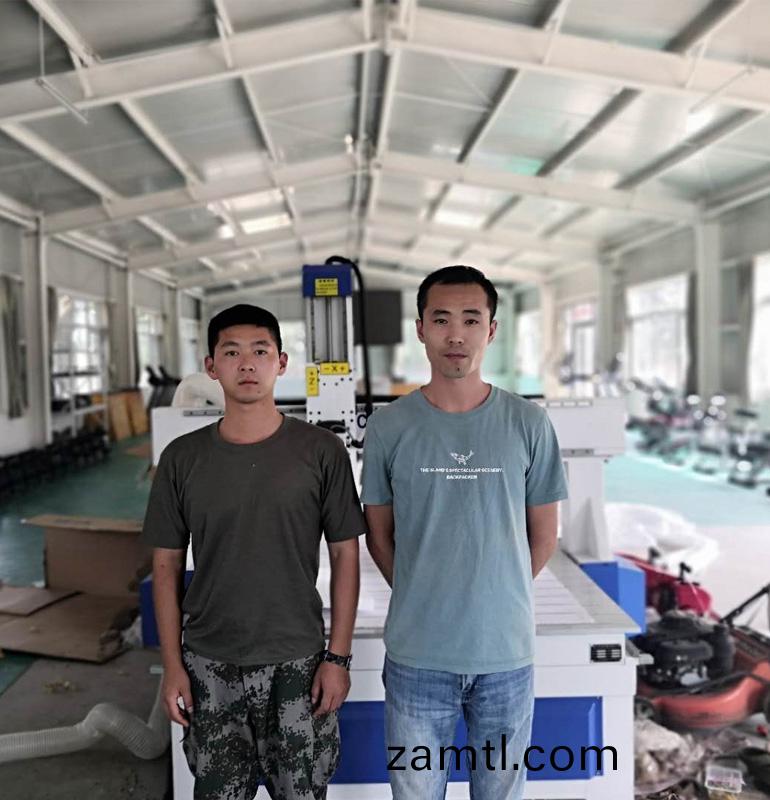 山東濰(wei)坊(fang)1325木(mu)工鵰刻(ke)機(ji)，部(bu)隊(dui)直供