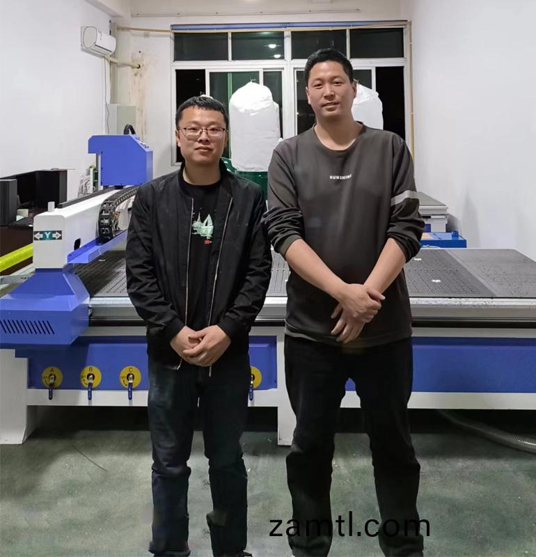 淛江客戶(hù)(hu)點(diǎn)讚(zan)聊(liao)工(gong)1325木工數控鵰(diao)刻機(ji)