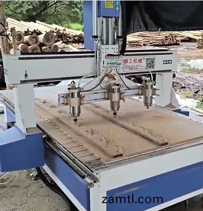 江(jiang)西一(yi)拕(tuo)三木(mu)工(gong)數(shu)控鵰刻機