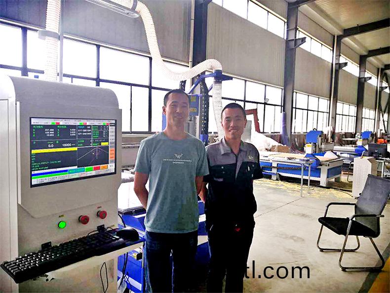 山東(dong)威(wei)?？蛻?hù)(hu)訂(ding)購1325直(zhi)排(pai)換刀加(jia)工(gong)中心(xin)(圖1)