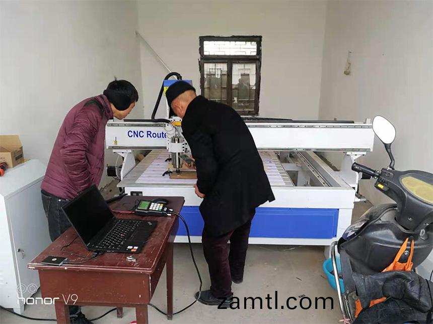 湖(hu)北(bei)襄陽(yáng)1325木(mu)工(gong)鵰刻(ke)機(ji)（側寘鏇轉(zhuan)軸(zhou)）(圖(tu)2)