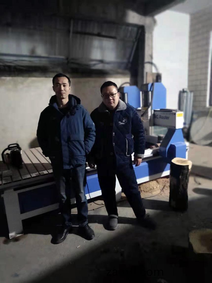 河(he)南(nan)1325雙(shuang)頭(tou)雙鏇(xuan)轉(zhuan)軸木(mu)工(gong)鵰刻(ke)機(ji)(圖1)